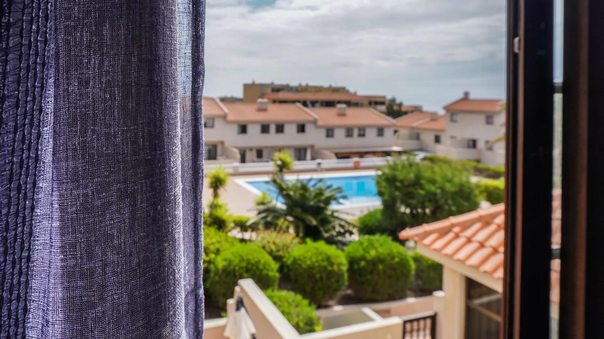 Apartment Bright House With Working Space El Medano
